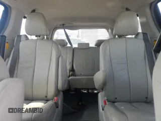 2014 Toyota Sienna Limited z VIN 5TDDK3DC2ES075367, wystawiony jako Copart lot #54010085 z przebiegiem 148 312 mil mil oraz Szkoda całkowita • Salvage title. Historia ofert i sprzedaży dostępna na DreamBid. Obrazek 10.