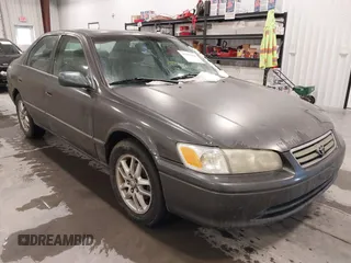 2001 Toyota Camry LE z VIN JT2BF28K110307972, wystawiony jako IAAI lot #41652522 z przebiegiem 201 631 mil mil oraz . Historia ofert i sprzedaży dostępna na DreamBid. Obrazek 1.
