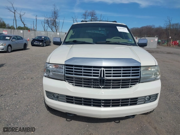 2007 Lincoln Navigator with VIN 5LMFU28547LJ04440, listed as a IAAI auction lot 41839931 with 142,822 mi miles. Bid and sale history available at carsss.com. Image 12.