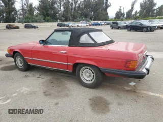 1985 Mercedes-Benz 380 z VIN WDBBA45C9FA017476, wystawiony jako Copart lot #58777585 z przebiegiem 135 805 mil mil oraz Szkoda całkowita • Salvage title. Historia ofert i sprzedaży dostępna na DreamBid. Obrazek 2.
