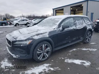 2023 Volvo V60 Plus z VIN YV4L12WZ2P2109339, wystawiony jako Copart lot #86860984 z przebiegiem 32 969 mil mil oraz Szkoda całkowita • Salvage title. Historia ofert i sprzedaży dostępna na DreamBid. Obrazek 1.