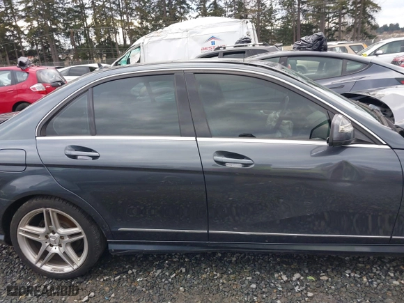 2008 Mercedes-Benz C-Class 3.0L Sport with VIN WDDGF54X28R013010, listed as a IAAI auction lot 41532221 with 210,620 mi miles. Bid and sale history available at carsss.com. Image 14.