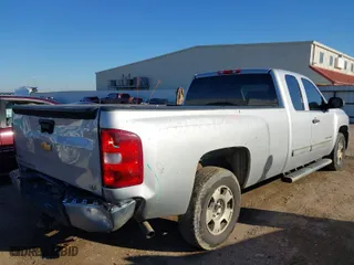 2011 Chevrolet Silverado 1500 LT with VIN 1GCRCSE05BZ159579, listed as a IAAI auction lot 41618657 with 215,578 mi miles. Bid and sale history available at carsss.com. Image 4.