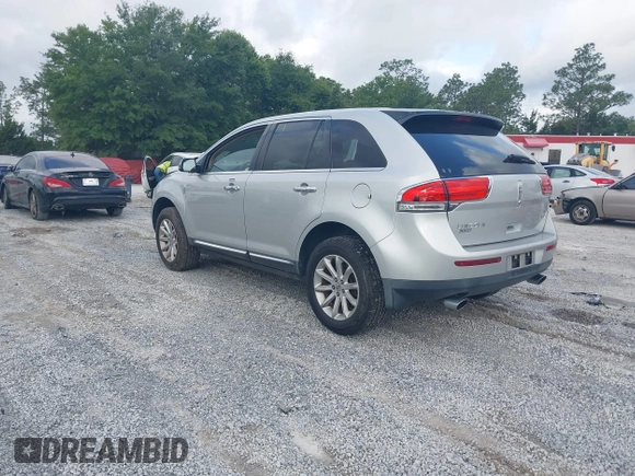 2013 Lincoln MKX z VIN 2LMDJ6JK8DBL24223, wystawiony jako IAAI lot #42274870 z przebiegiem 241 250 mil mil oraz . Historia ofert i sprzedaży dostępna na DreamBid. Obrazek 3.