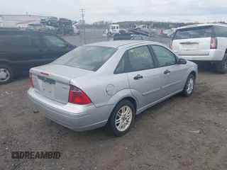 2005 Ford Focus S with VIN 1FAFP34N15W223557, listed as a IAAI auction lot 41814646 with 225,502 mi miles. Bid and sale history available at carsss.com. Image 4.