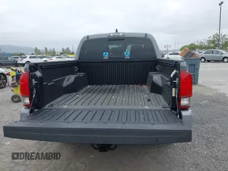 2021 Toyota Tacoma SR z VIN 3TMCZ5AN1MM422937, wystawiony jako IAAI lot #42067866 z przebiegiem 33 232 mil mil oraz . Historia ofert i sprzedaży dostępna na DreamBid. Obrazek 16.