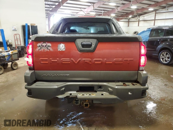 2002 Chevrolet Avalanche with VIN 3GNEK13T32G219648, listed as a Copart auction lot 54231335 with 206,469 mi miles and Clean Title. Bid and sale history available at DreamBid. Image 6.