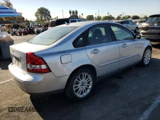 2005 Volvo S40 with VIN YV1MS390452080747, listed as a Copart auction lot 85923554 with 98,185 mi miles and Salvage Title. Bid and sale history available at carsss.com. Image 3.