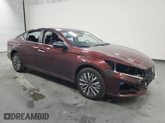 2025 Nissan Altima SV with VIN 1N4BL4DW1SN317805, listed as a Copart auction lot 53736445 with 10,384 mi miles and Clean Title. Bid and sale history available at DreamBid. Image 4.