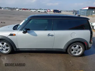 2011 MINI Clubman z VIN WMWZF3C59BT188367, wystawiony jako IAAI lot #40755351 z przebiegiem 122 023 mil mil oraz . Historia ofert i sprzedaży dostępna na DreamBid. Obrazek 14.