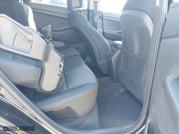 2017 Hyundai Tucson Value with VIN KM8J33A28HU302472, listed as a IAAI auction lot 41717598 with 126,438 mi miles. Bid and sale history available at carsss.com. Image 8.