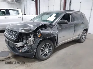 2018 Jeep Compass Altitude z VIN 3C4NJDBB9JT175313, wystawiony jako IAAI lot #41661102 z przebiegiem 101 996 mil mil oraz . Historia ofert i sprzedaży dostępna na DreamBid. Obrazek 17.