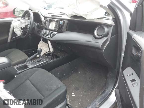 2018 Toyota RAV4 LE z VIN JTMBFREV6JJ236518, wystawiony jako IAAI lot #41977497 z przebiegiem 55 816 mil mil oraz . Historia ofert i sprzedaży dostępna na DreamBid. Obrazek 5.