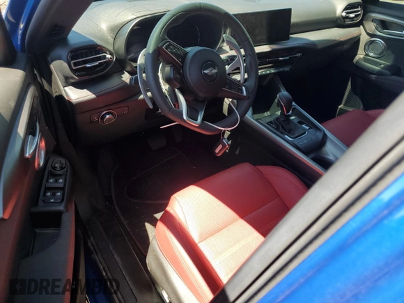 2024 Dodge Hornet R/T Plus z VIN ZACPDFDW2R3A25095, wystawiony jako Copart lot #54047445 z przebiegiem 5 090 mil mil oraz Szkoda całkowita • Salvage title. Historia ofert i sprzedaży dostępna na DreamBid. Obrazek 8.