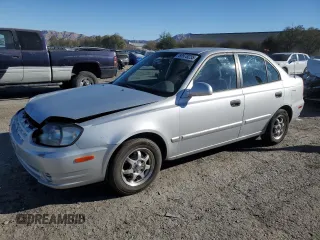 2003 Hyundai Accent GL z VIN KMHCG45C63U413388, wystawiony jako Copart lot #88979235 z przebiegiem 240 928 mil mil oraz Szkoda całkowita • Salvage title. Historia ofert i sprzedaży dostępna na DreamBid. Obrazek 1.