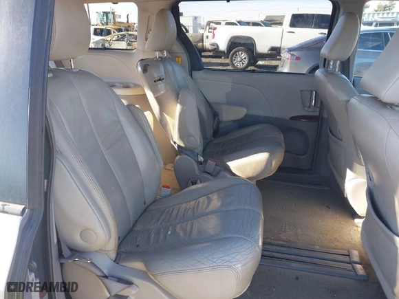 2012 Toyota Sienna XLE AAS with VIN 5TDYK3DC3CS240213, listed as a IAAI auction lot 41522822 with 147,903 mi miles. Bid and sale history available at carsss.com. Image 8.