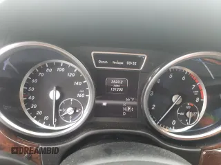 2013 Mercedes-Benz M 550 z VIN 4JGDA7DBXDA151247, wystawiony jako Copart lot #54742695 z przebiegiem 131 205 mil mil oraz Szkoda całkowita • Salvage title. Historia ofert i sprzedaży dostępna na DreamBid. Obrazek 9.