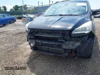 2013 Ford Escape Titanium z VIN 1FMCU9J93DUC06684, wystawiony jako IAAI lot #42606418 z przebiegiem 109 270 mil mil oraz . Historia ofert i sprzedaży dostępna na DreamBid. Obrazek 13.