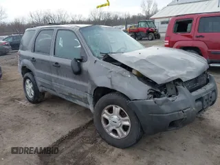 2004 Ford Escape XLT with VIN 1FMCU93104KA88855, listed as a IAAI auction lot 41433173 with 136,355 mi miles. Bid and sale history available at carsss.com. Image 1.