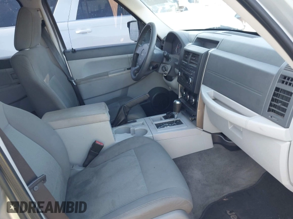 2008 Jeep Liberty Sport z VIN 1J8GN28K48W180375, wystawiony jako IAAI lot #42262362 z przebiegiem 237 693 mil mil oraz . Historia ofert i sprzedaży dostępna na DreamBid. Obrazek 5.
