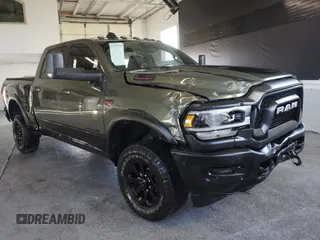 2020 Ram 2500 Power Wagon z VIN 3C6TR5EJ1LG273814, wystawiony jako Copart lot #56421625 z przebiegiem 47 982 mil mil oraz Szkoda całkowita • Salvage title. Historia ofert i sprzedaży dostępna na DreamBid. Obrazek 1.