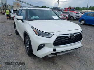 2021 Toyota Highlander XLE z VIN 5TDHZRBH9MS551417, wystawiony jako IAAI lot #42751622 z przebiegiem 60 295 mil mil oraz . Historia ofert i sprzedaży dostępna na DreamBid. Obrazek 1.