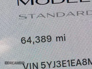 2021 Tesla Model 3 Standard Range Plus z VIN 5YJ3E1EA8MF100456, wystawiony jako IAAI lot #42100840 z przebiegiem 64 389 mil mil oraz . Historia ofert i sprzedaży dostępna na DreamBid. Obrazek 14.