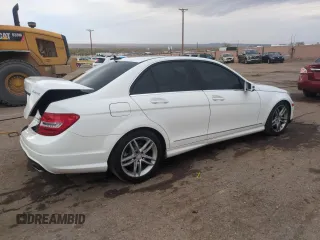2013 Mercedes-Benz C 300 Sport z VIN WDDGF8ABXDR248663, wystawiony jako Copart lot #48704985 z przebiegiem 108 815 mil mil oraz Szkoda całkowita • Salvage title. Historia ofert i sprzedaży dostępna na DreamBid. Obrazek 3.