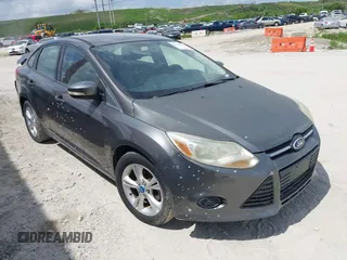 2013 Ford Focus SE z VIN 1FADP3F22DL233900, wystawiony jako IAAI lot #42324253 z przebiegiem 108 406 mil mil oraz . Historia ofert i sprzedaży dostępna na DreamBid. Obrazek 1.