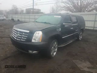 2010 Cadillac Escalade ESV Luxury z VIN 1GYUKHEF1AR199882, wystawiony jako Copart lot #49752735 z przebiegiem 201 061 mil mil oraz Tytuł czysty. Historia ofert i sprzedaży dostępna na DreamBid. Obrazek 1.