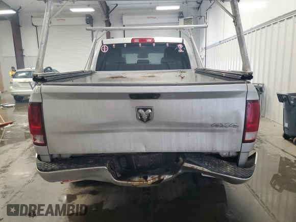 2018 Ram 1500 Express z VIN 1C6RR7FGXJS215702, wystawiony jako Copart lot #51058425 z przebiegiem 183 199 mil mil oraz Szkoda całkowita • Salvage title. Historia ofert i sprzedaży dostępna na DreamBid. Obrazek 6.