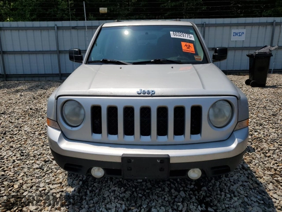 2011 Jeep Patriot Latitude z VIN 1J4NF1GB5BD169390, wystawiony jako Copart lot #60329775 z przebiegiem 207 126 mil mil oraz Czysty tytuł • Clean title. Historia ofert i sprzedaży dostępna na DreamBid. Obrazek 5.