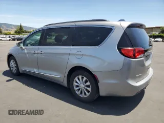 2017 Chrysler Pacifica Touring L with VIN 2C4RC1BG1HR539758, listed as a Copart auction lot 53117135 with 130,628 mi miles and Clean Title. Bid and sale history available at DreamBid. Image 2.