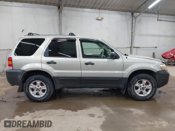 2005 Ford Escape XLT with VIN 1FMYU03115KA29039, listed as a IAAI auction lot 42159988 with 240,047 mi miles and . Bid and sale history available at DreamBid. Image 13.