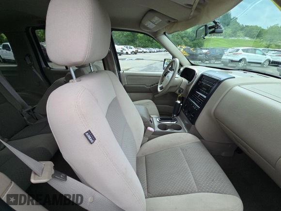 2006 Ford Explorer XLS z VIN 1FMEU72E26UB03509, wystawiony jako IAAI lot #42511818 z przebiegiem 126 541 mil mil oraz . Historia ofert i sprzedaży dostępna na DreamBid. Obrazek 33.