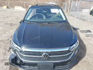 2023 Volkswagen Jetta SE z VIN 3VW7M7BU1PM039129, wystawiony jako IAAI lot #41905547 z przebiegiem 20 188 mil mil oraz . Historia ofert i sprzedaży dostępna na DreamBid. Obrazek 13.