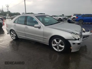 2004 Mercedes-Benz C 320 with VIN WDBRF64J64F511595, listed as a Copart auction lot 62996795 with 113,901 mi miles and Salvage title. Bid and sale history available at DreamBid. Image 4.