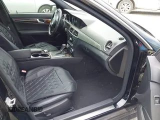 2012 Mercedes-Benz C 250 Sport z VIN WDDGF4HB6CA605476, wystawiony jako IAAI lot #42315175 z przebiegiem 216 209 mil mil oraz . Historia ofert i sprzedaży dostępna na DreamBid. Obrazek 5.