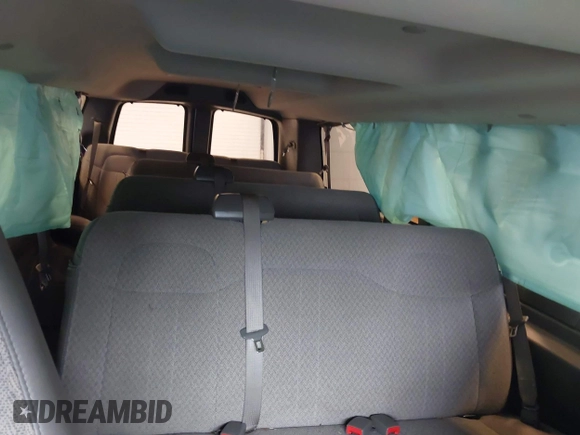 2018 Chevrolet Express Passenger LT z VIN 1GAZGPFG3J1267167, wystawiony jako IAAI lot #42320536 z przebiegiem 81 068 mil mil oraz . Historia ofert i sprzedaży dostępna na DreamBid. Obrazek 8.