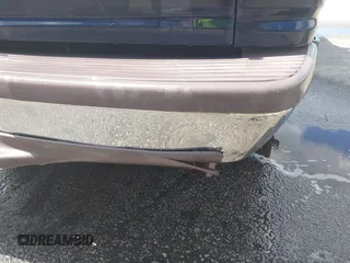 1997 Ford Explorer Eddie Bauer z VIN 1FMDU32X3VZB89808, wystawiony jako IAAI lot #42259274 z przebiegiem 183 444 mil mil oraz . Historia ofert i sprzedaży dostępna na DreamBid. Obrazek 13.