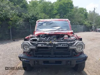 2023 Ford Bronco z VIN 1FMDE5BH8PLB24394, wystawiony jako IAAI lot #42449638 z przebiegiem 96 046 mil mil oraz . Historia ofert i sprzedaży dostępna na DreamBid. Obrazek 13.