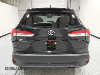 2023 Toyota Corolla Cross LE z VIN 7MUCAAAGXPV060196, wystawiony jako Copart lot #55703965 z przebiegiem 48 304 mil mil oraz Czysty tytuł • Clean title. Historia ofert i sprzedaży dostępna na DreamBid. Obrazek 6.