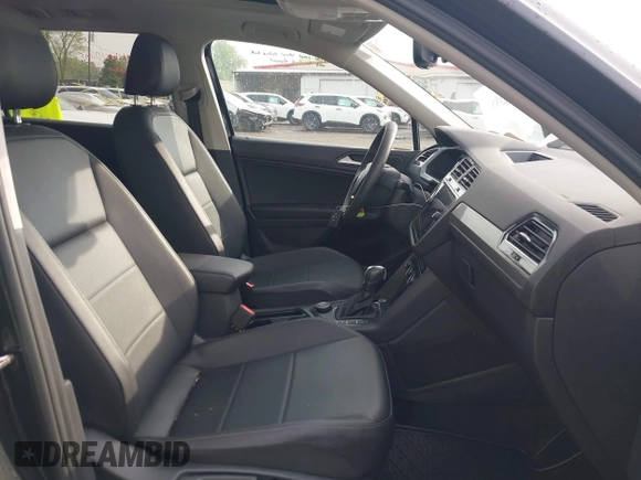 2020 Volkswagen Tiguan SE with VIN 3VV2B7AX8LM177213, listed as a IAAI auction lot 42125606 with 34,578 mi miles and . Bid and sale history available at DreamBid. Image 5.