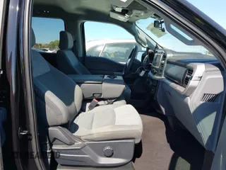 2023 Ford F-150 XL z VIN 1FTEW1C80PKD24124, wystawiony jako IAAI lot #42356966 z przebiegiem 52 104 mil mil oraz . Historia ofert i sprzedaży dostępna na DreamBid. Obrazek 5.