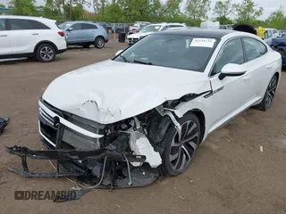 2021 Volkswagen Arteon SEL R-Line z VIN WVWSR7AN6ME007156, wystawiony jako IAAI lot #42254735 z przebiegiem 32 004 mil mil oraz . Historia ofert i sprzedaży dostępna na DreamBid. Obrazek 18.
