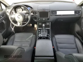 2016 Volkswagen Touareg Sport с VIN WVGEF9BPXGD007023, выставлен на аукционе Copart как лот 50760865 с пробегом 96 657 миль миль и Списание • Salvage title. История ставок и продаж доступна на DreamBid. Изображение 8.