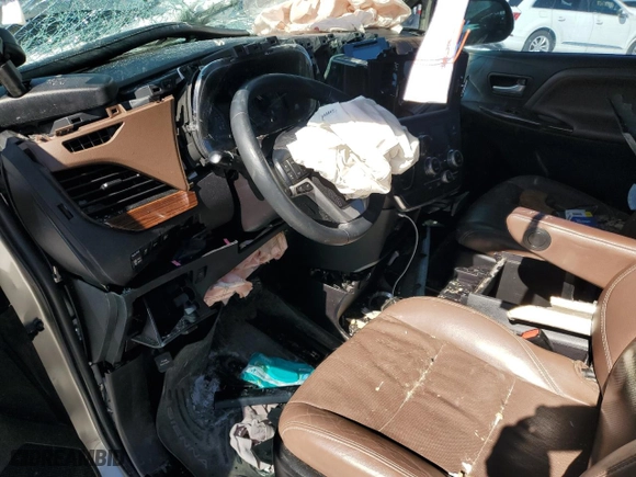2017 Toyota Sienna XLE with VIN 5TDDZ3DC5HS154645, listed as a Copart auction lot 45230885 with 0 mi miles and Salvage Title. Bid and sale history available at carsss.com. Image 8.