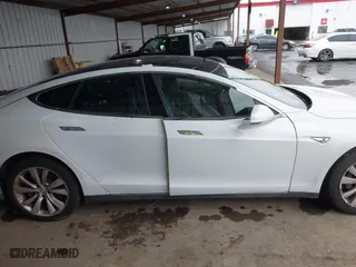 2015 Tesla Model S 85 kWh Battery with VIN 5YJSA1H11FFP75796, listed as a IAAI auction lot 41799524 with 1 mi miles. Bid and sale history available at carsss.com. Image 14.