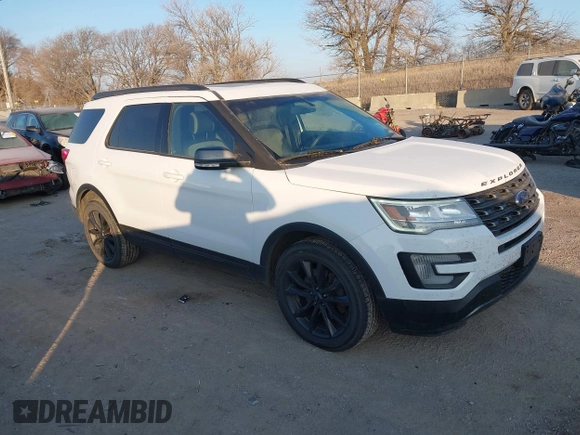 2017 Ford Explorer XLT z VIN 1FM5K8D84HGD21052, wystawiony jako IAAI lot #40819366 z przebiegiem 131 481 mil mil oraz . Historia ofert i sprzedaży dostępna na DreamBid. Obrazek 1.