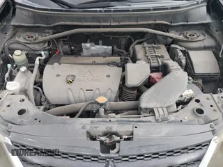 2008 Mitsubishi Outlander SE z VIN JA4LS31W28Z013040, wystawiony jako IAAI lot #42422285 z przebiegiem 155 225 mil mil oraz . Historia ofert i sprzedaży dostępna na DreamBid. Obrazek 10.